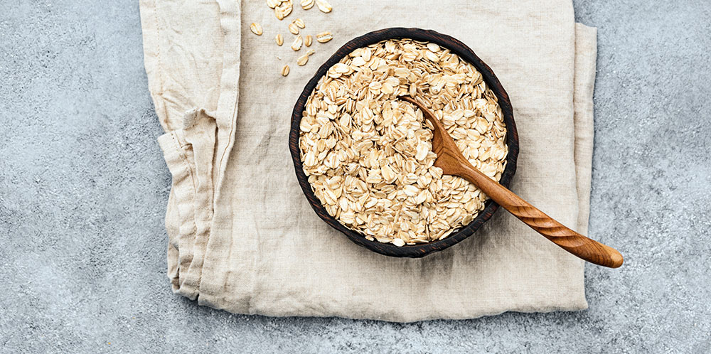 rolled oats or oat flakes